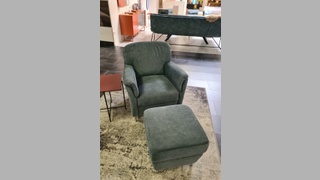 Einzelsessel mit Hocker